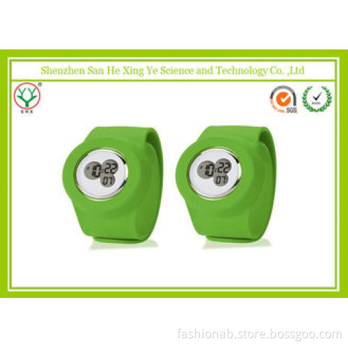 Attractive Silicone Snap Strap Watches Food - Grade / Green Party Watches